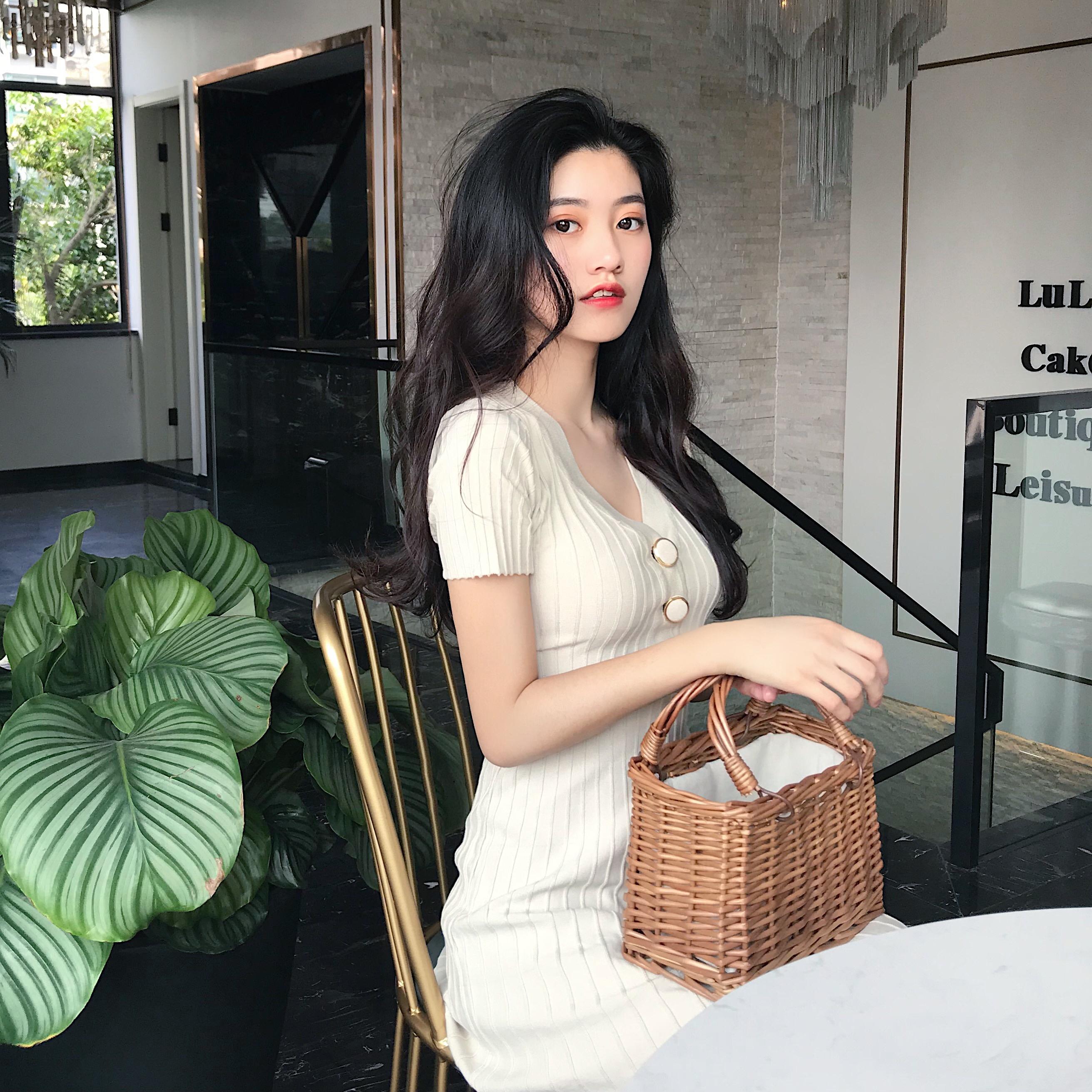 Dollasy 潮人馆 Gaya Hong Kong Retro Chicv Kerah Berpinggang Tekan dan Lipat Rajutan Gaun