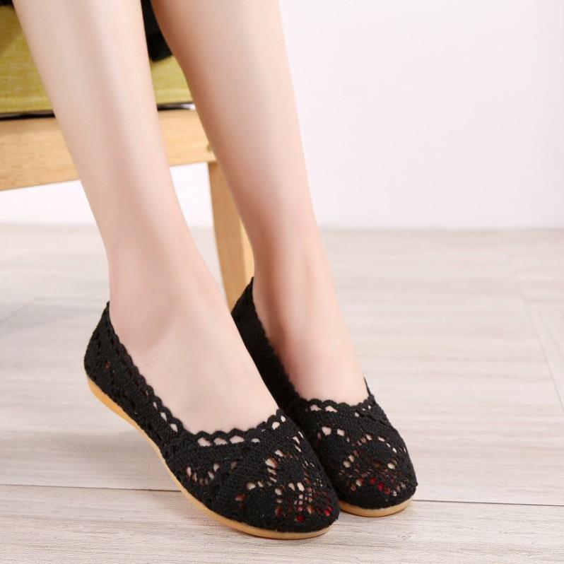 Mùa Xuân Và Mùa Hè Lao Beijing Giày Vải Giầy Nữ Ren Rỗng Đế Bằng Giày Thoáng Khí Nhiều Kiểu Phối Đồ Giày Tods Đế Mềm Giày Bà Bầu giá rẻ