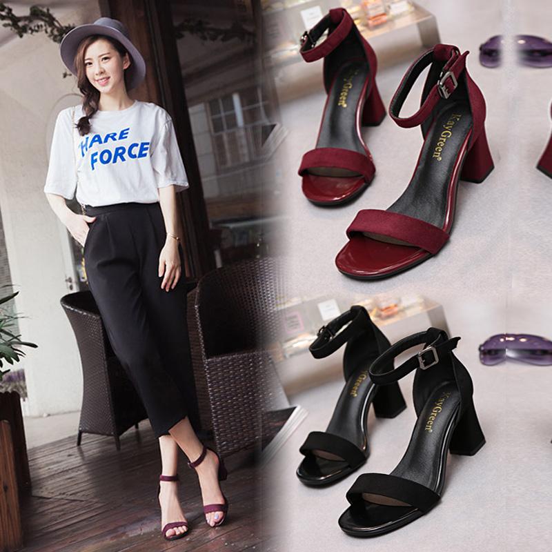 Sabuk kait horizontal Hak Tebal Sandal summer wanita peri angin 2019 model baru musim panas hak sedang setiap malam Sepatu netral merah Sepatu Hak Tinggi
