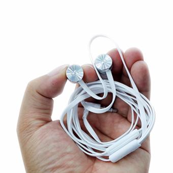 LG Electronics Quadbeat 2 Wired Stereo Headset (White) June 2018 - 2 LG Electronics Quadbeat 2 Wired Stereo Headset (White) - 2