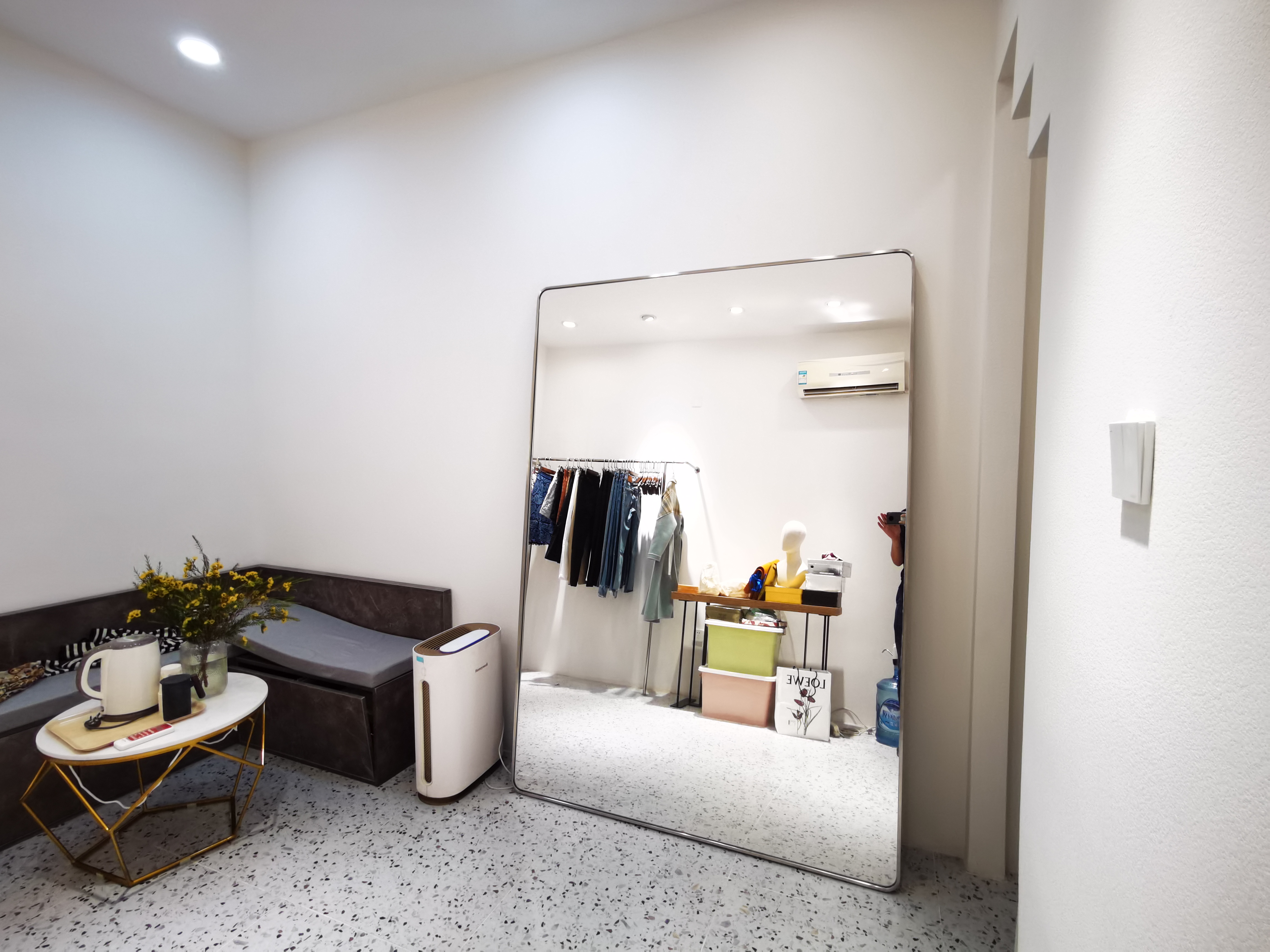 Gambar Imported from JapanSuper white stainless steel full length mirror fitting mirror selfie hairdressing golden large mirror wall hanging clothing store slimming mirror whitening