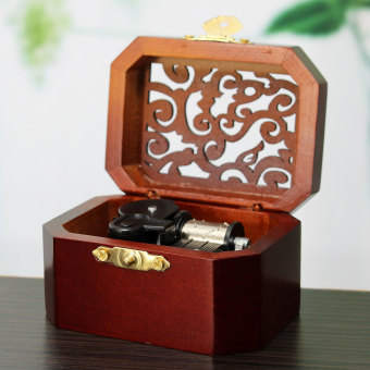 CLASSIC OCTAGON WOOD WIND UP MUSIC BOX:CASTLE IN THE SKY April 2018 - 5 CLASSIC OCTAGON WOOD WIND UP MUSIC BOX:CASTLE IN THE SKY - 5