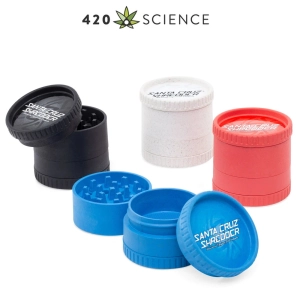 ภาพหน้าปกสินค้าที่บด เครื่องบดสมุนไพร Santa Cruz Shredder 55MM 4-Piece Eco-Friendly Biodegradable Herb Grinder ซึ่งคุณอาจชอบราคาและรีวิวของสินค้านี้