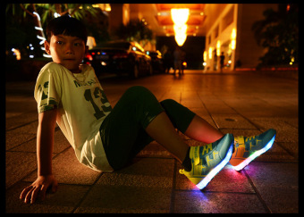 Sports Shoes LED Sneakers Luminous Usb Sneakers Shoes For Girls Boys Kids - Intl April 2018 - 5 Sports Shoes LED Sneakers Luminous Usb Sneakers Shoes For Girls Boys Kids - intl - 5