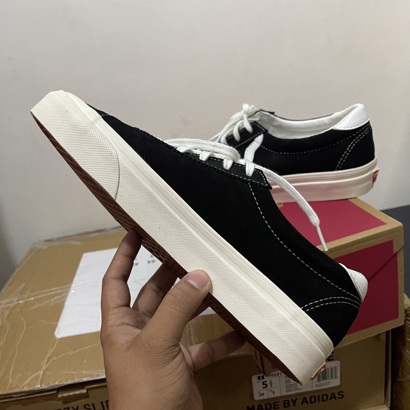 Vans black hotsell bone outfit