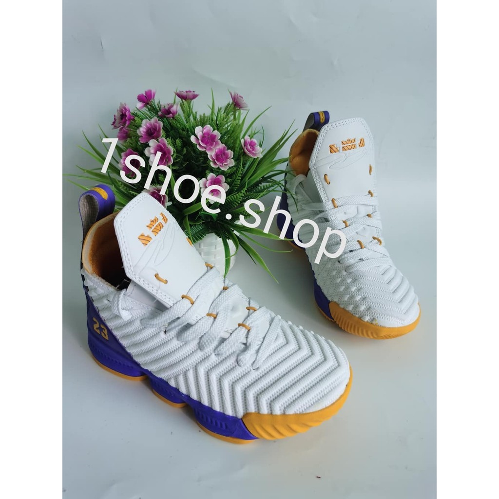 Lebron deals 16 flower