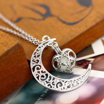 High Quality Store New Crescent Moon Heart Glow In The DarkNecklace Charming Jewelry Luminous Chain Green - Intl June 2018 - 4 High Quality Store New Crescent Moon Heart Glow in the DarkNecklace Charming Jewelry Luminous Chain Green - intl - 4