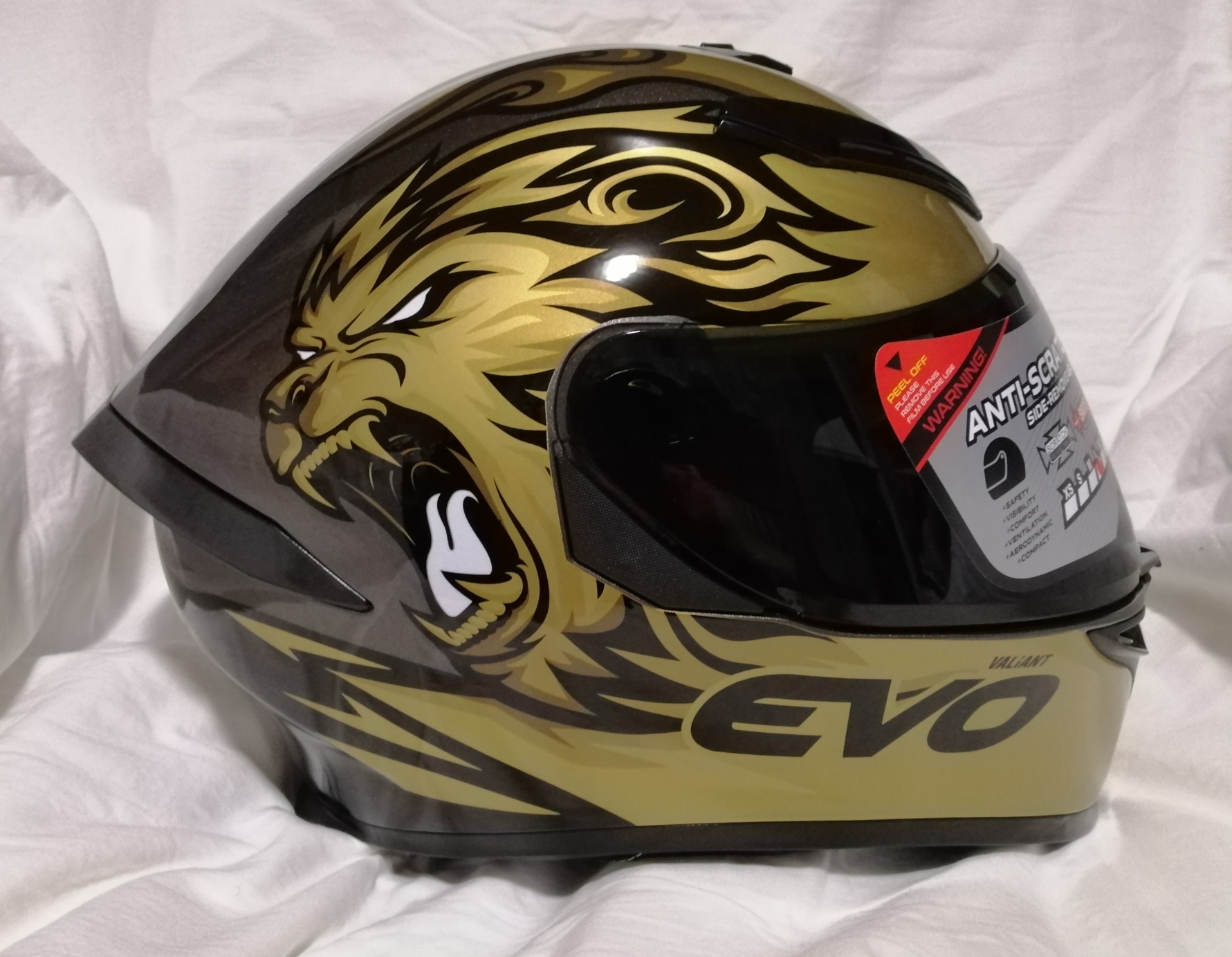 Evo helmet sale black gold