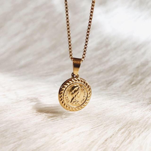 Queen Elizabeth Vintage Medallion Coin 